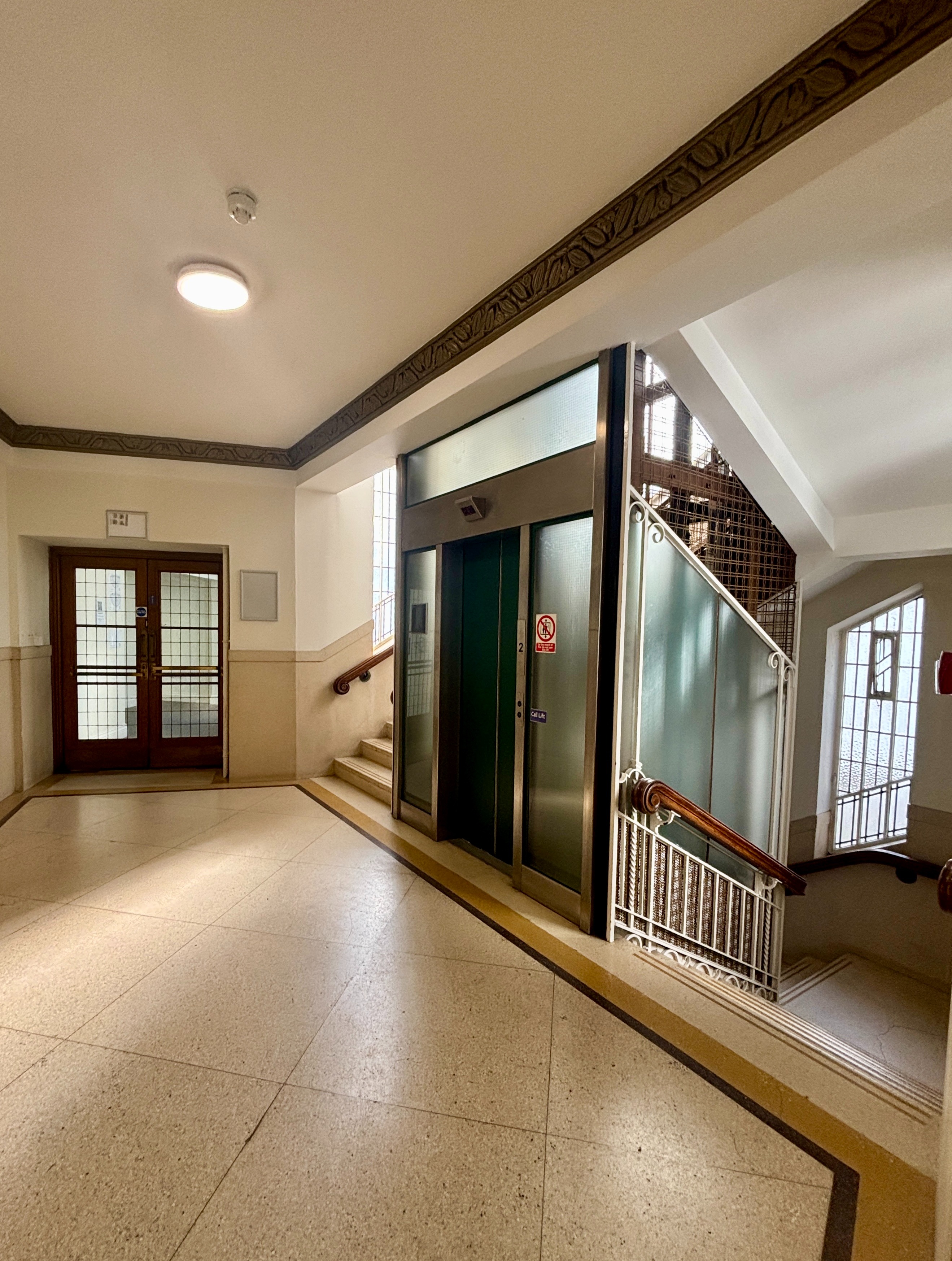 Large studio in Grade II listed building in the heart of Catford, SE6 photo 3