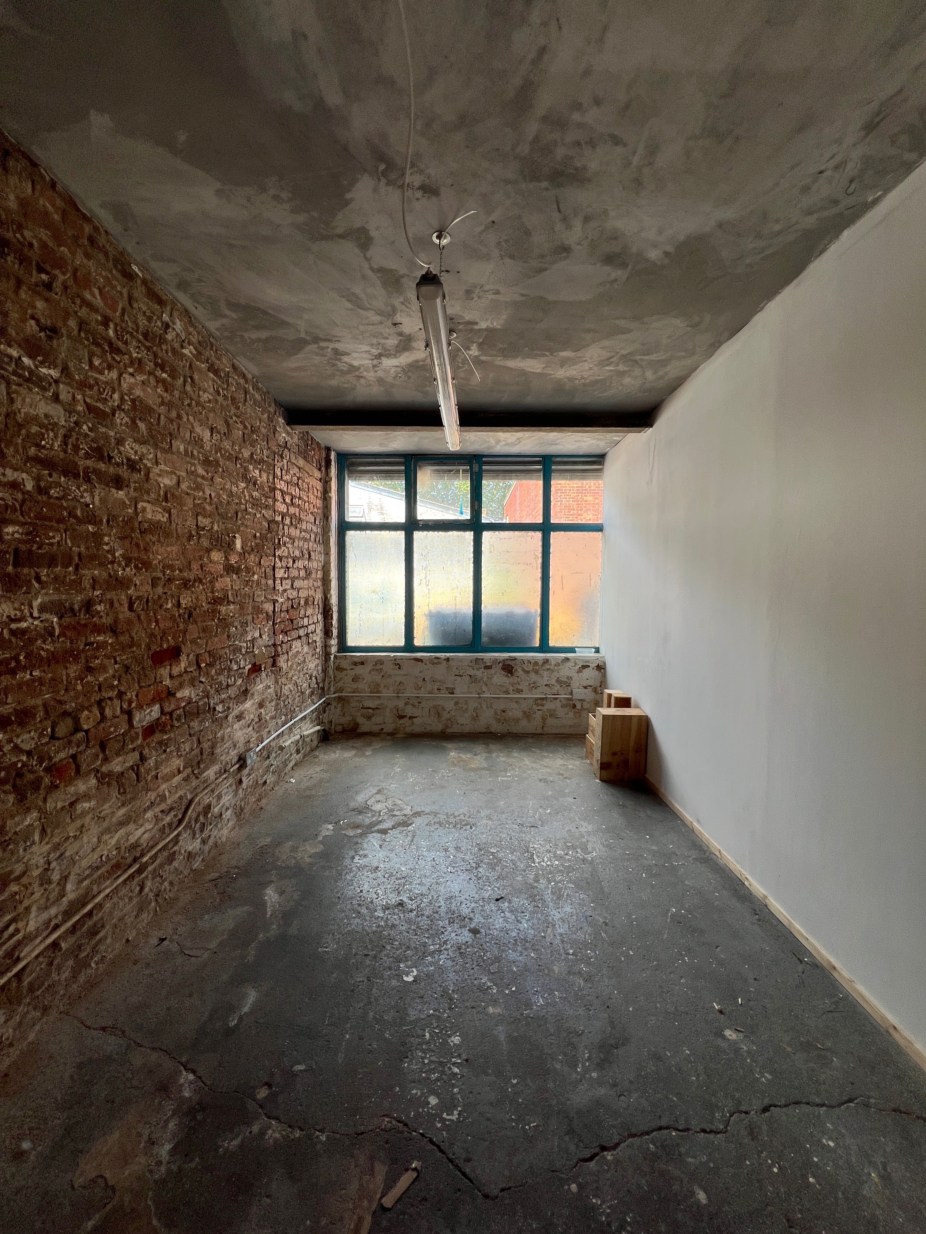 Ground floor lots of light private art studio in North London