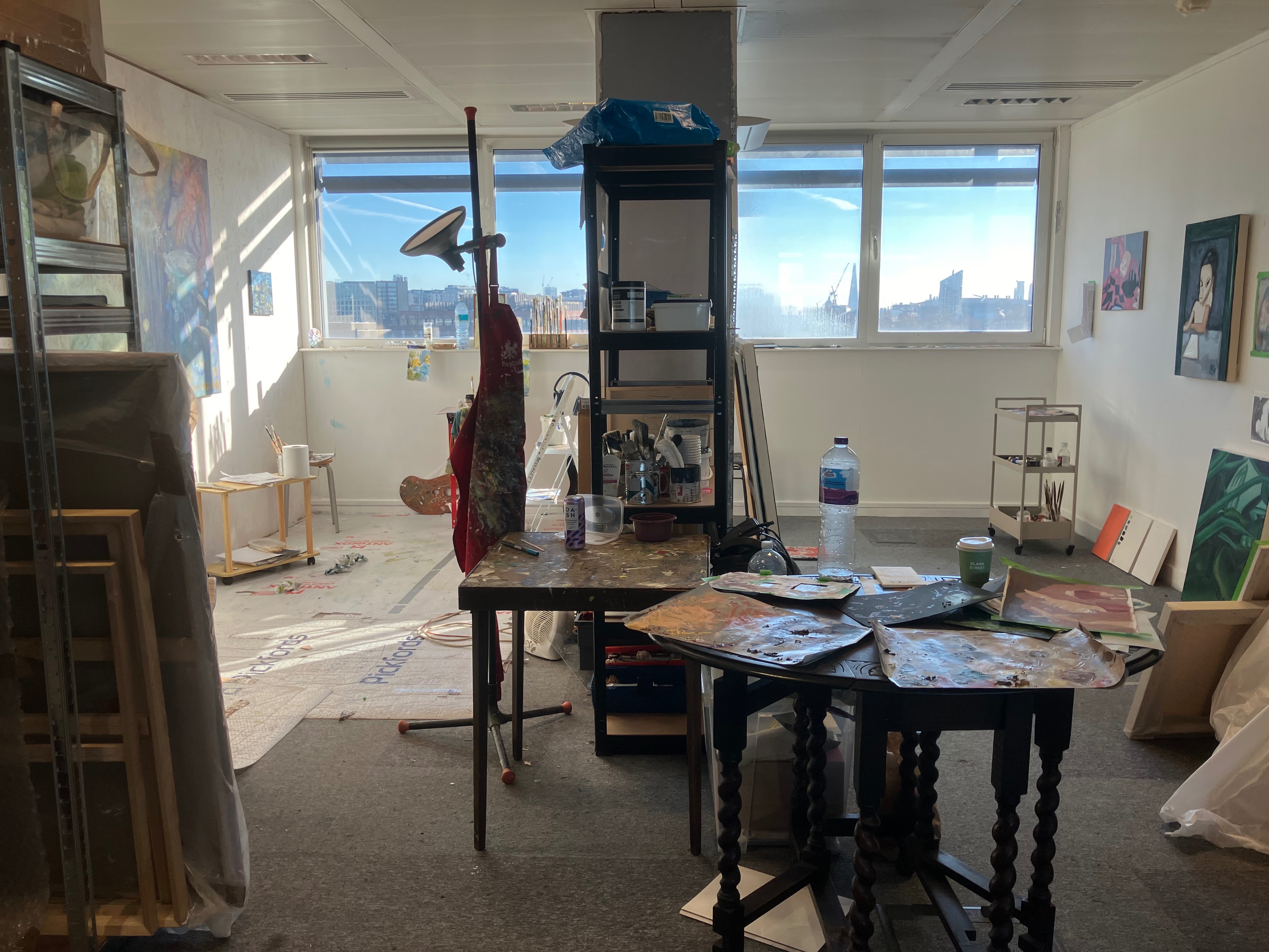 A bright and peaceful artist studio is available to sublet in the heart of Camden for 3+ months, with the possibility to extend. 24hr Access. The studio is filled with lots of natural light, making it an inspiring space to create, and it’s wonderfully quiet, despite being centrally located. You’ll be based in a vibrant building surrounded by a friendly community of fellow artists, perfect for both focus and connection. Move in ASAP. ✨ Flexible options: Half studio: £220 Full studio: £440 ✔️ All bills included photo 2