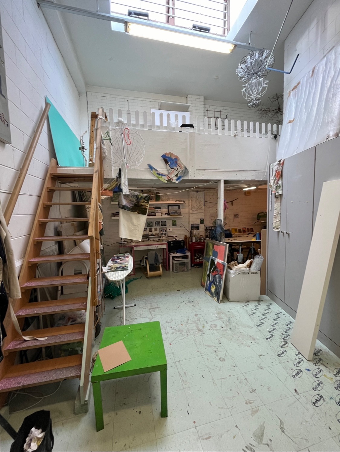 Cosy studio in Finsbury Park, sharing with two artist (painter and sculptor). The space includes big cabinets, heating on all winter, a reception (someone to collect parcels during the week), doorbell with intercom, skylight that can open and close, plugs, shared toilets, inside bike parking and shared kitchen (with fridge, microwave and kettle). £275/m (£825/m split by three people) includes bills. No wifi but you can pay extra for it (we just chose not to). Building open times are 7am - 10pm Monday - Sunday. Within the building there are artists, jewelry, architects, photographers and small businesses. It’s about a 10 minute walk from Finsbury Park station. Any questions or if you’d like to see the spaces email myself, Alice! photo 5