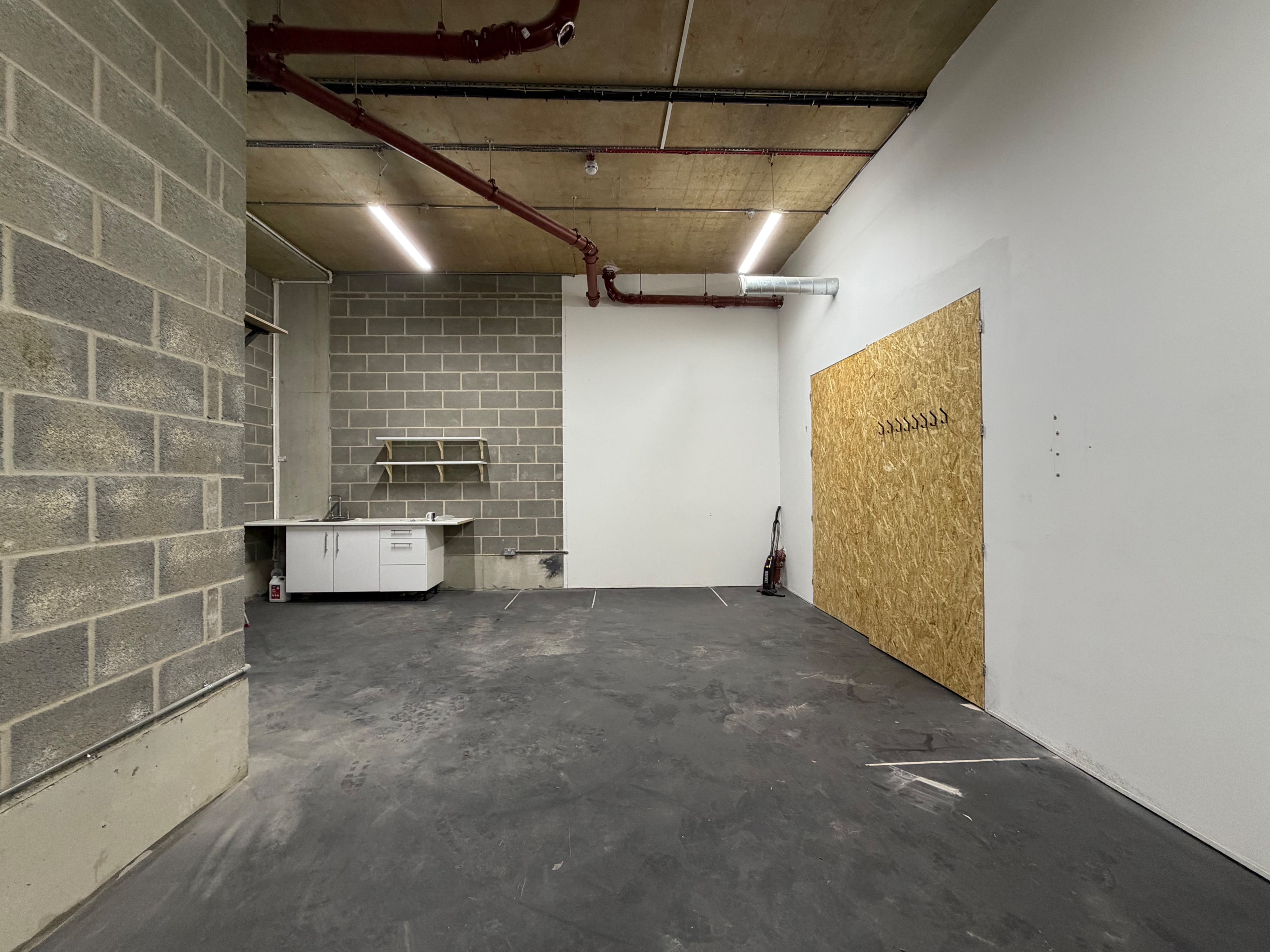 440 sqft, 5m high ceiling studio on ground floor, 3 min walk from Hackney Wick Station photo 3