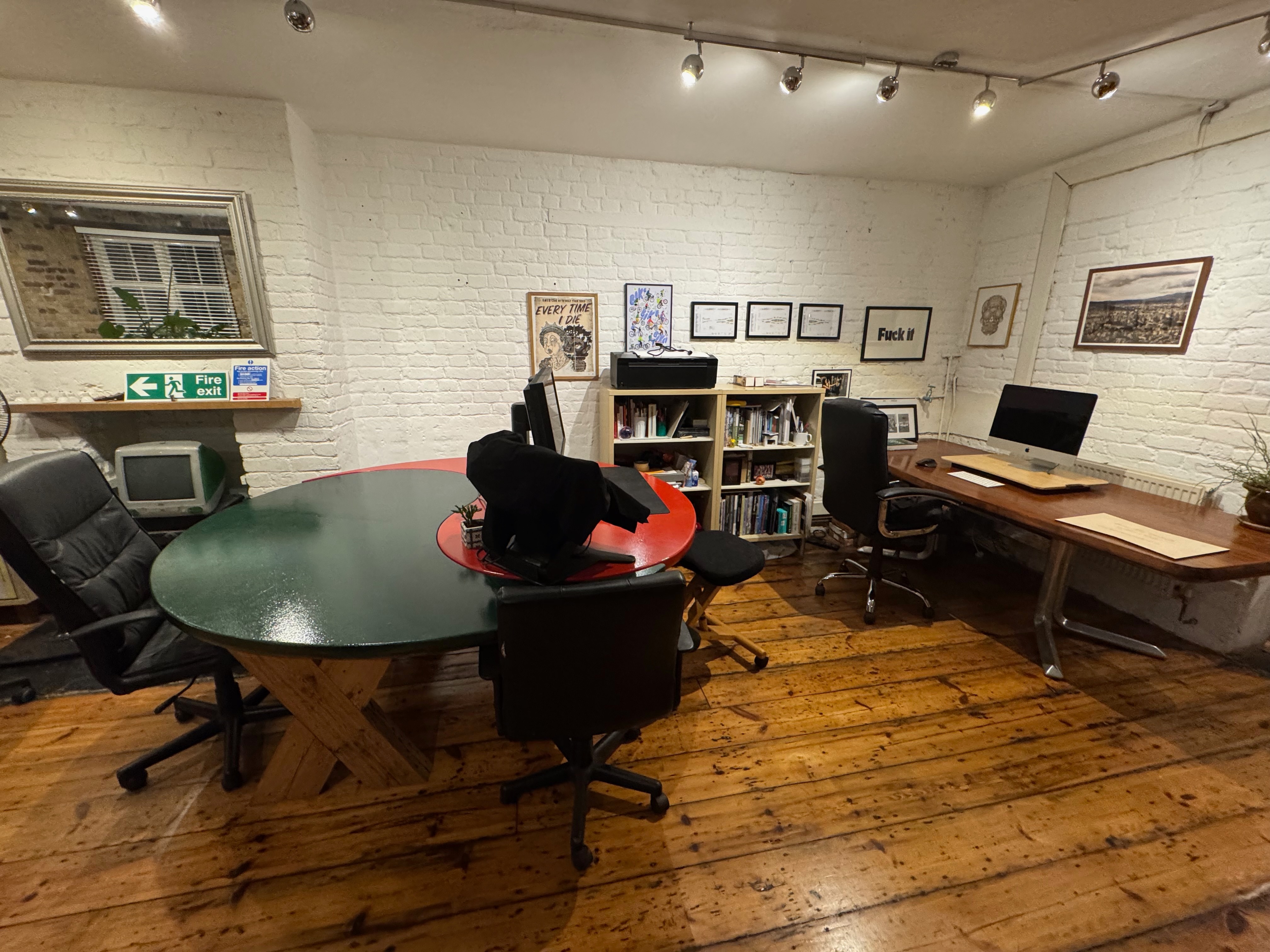 Creative desk / work spaces in Victorian mews yard - Kennington / Elephant & Castle photo 2