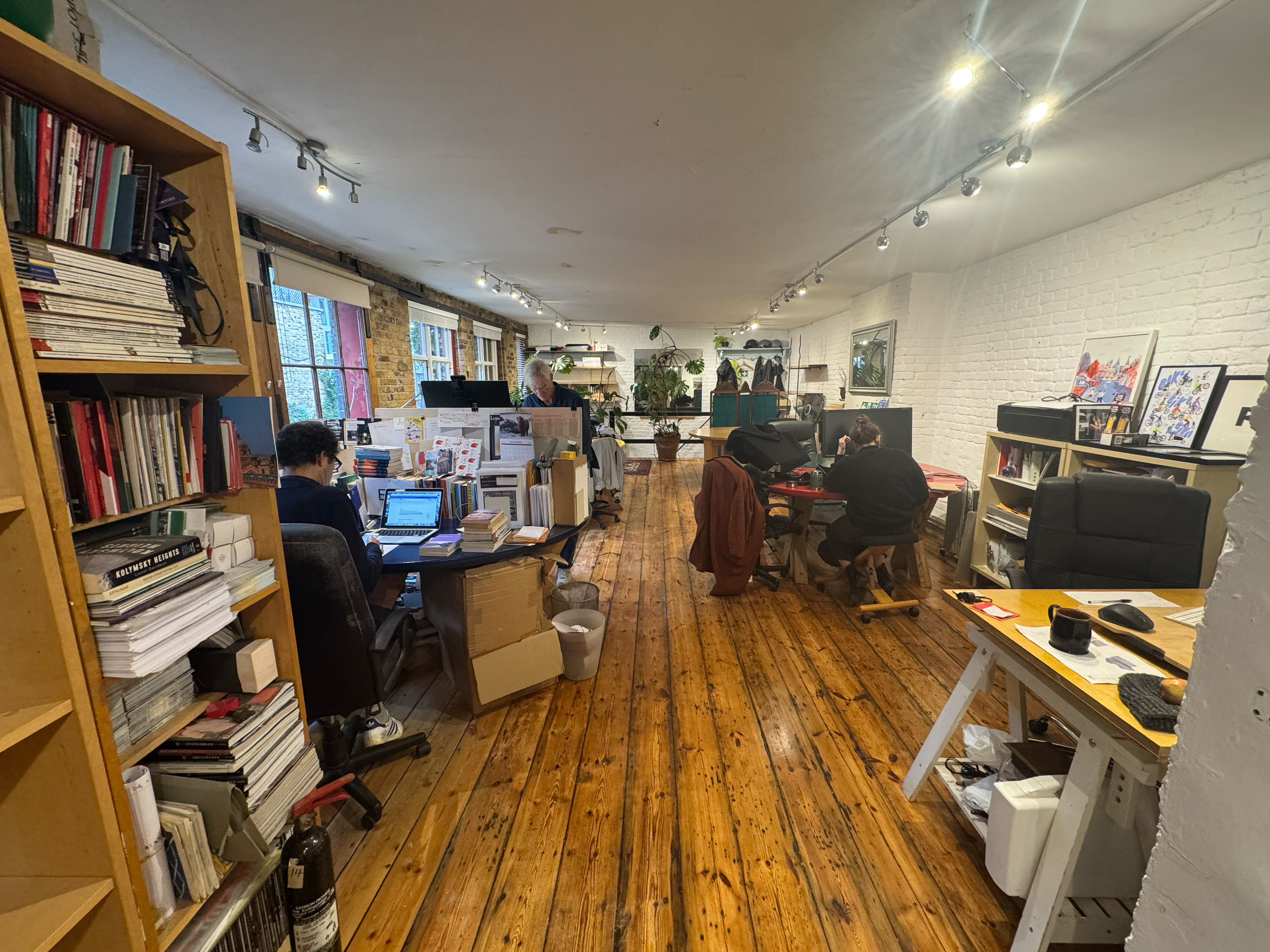 Creative desk / work spaces in Victorian mews yard - Kennington / Elephant & Castle in Southeast London