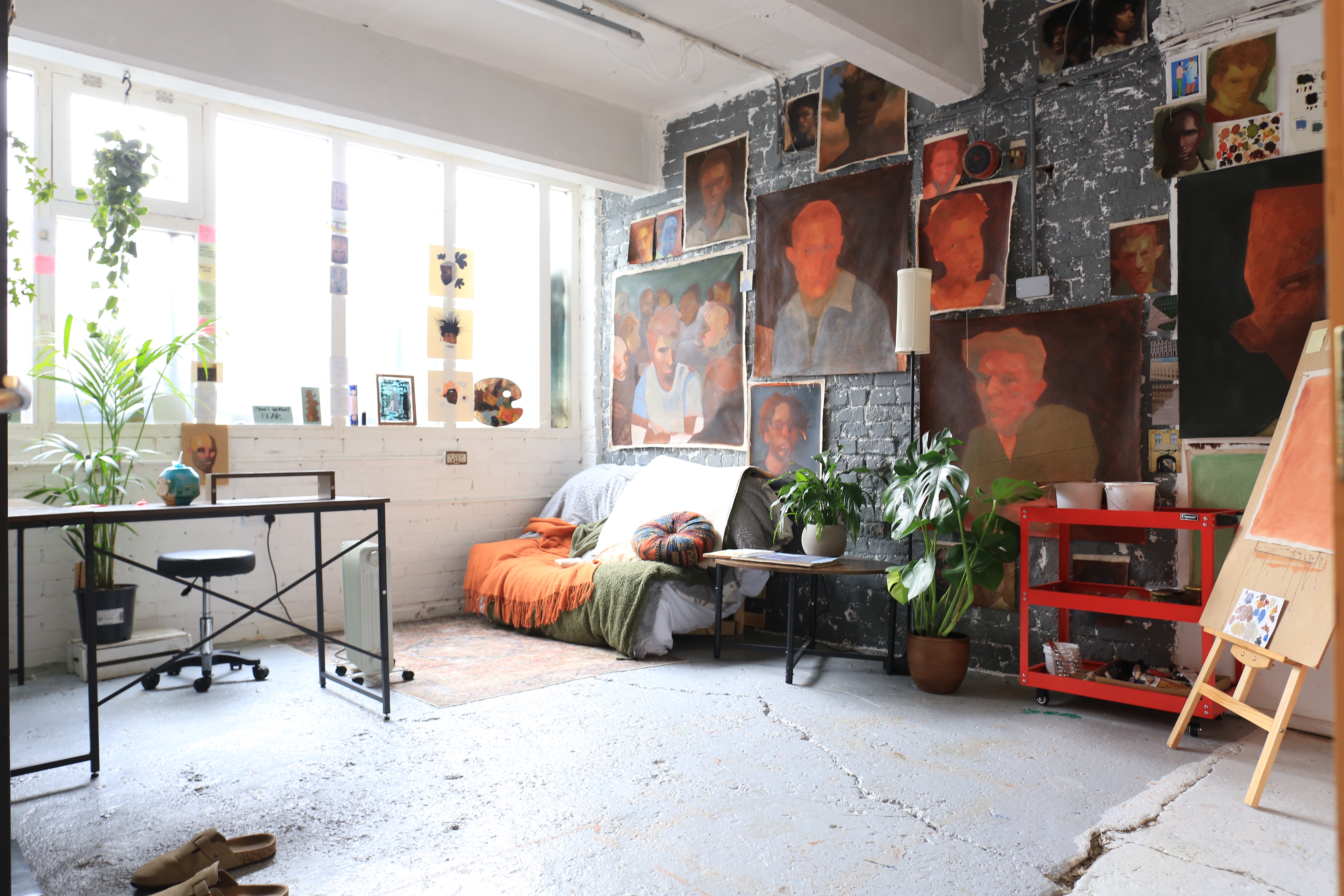160 sq ft studio , large windows , natural light , April 1st. Haringey. photo 5