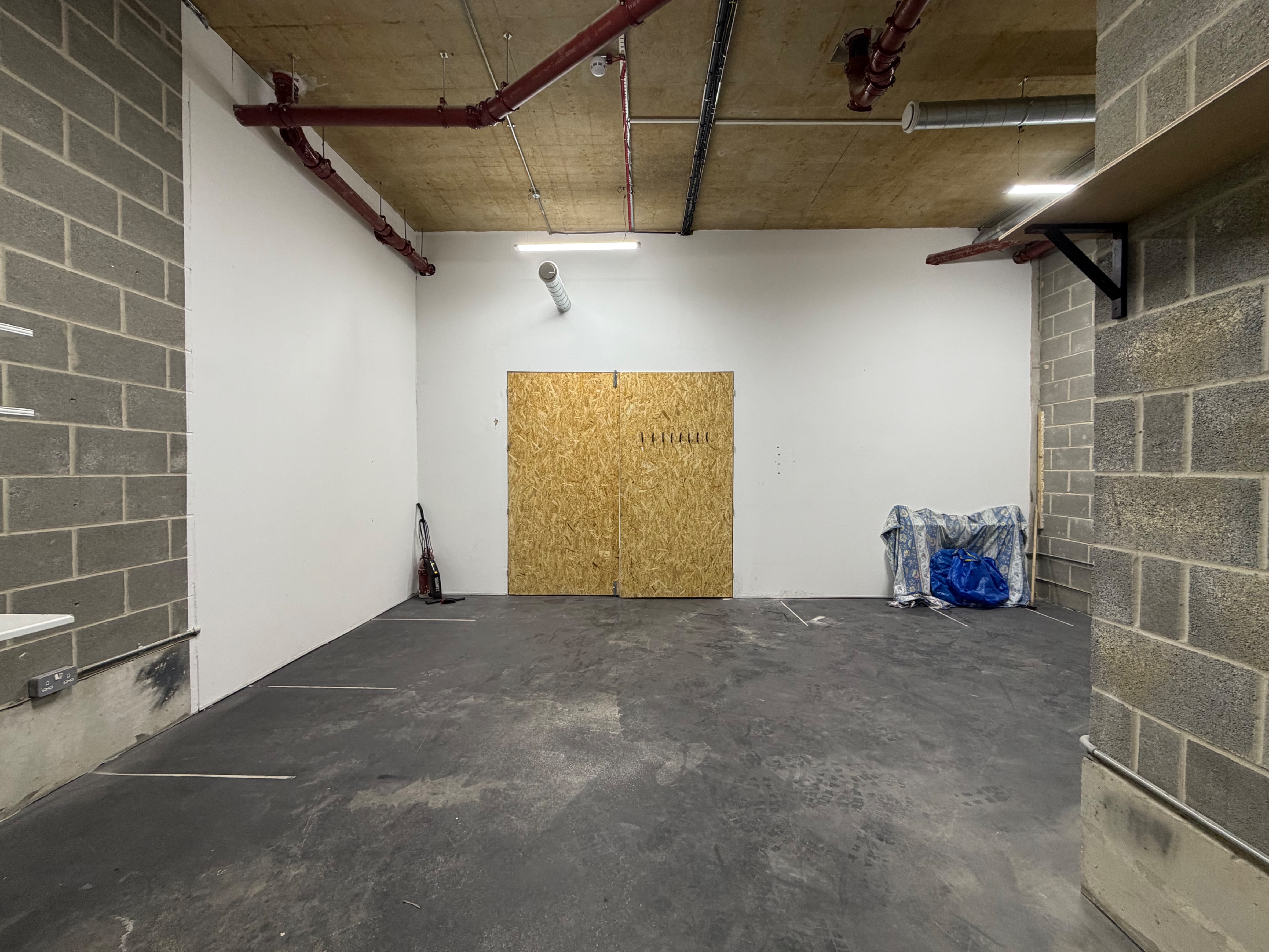 440 sqft, 5m high ceiling studio on ground floor, 3 min walk from Hackney Wick Station photo 2