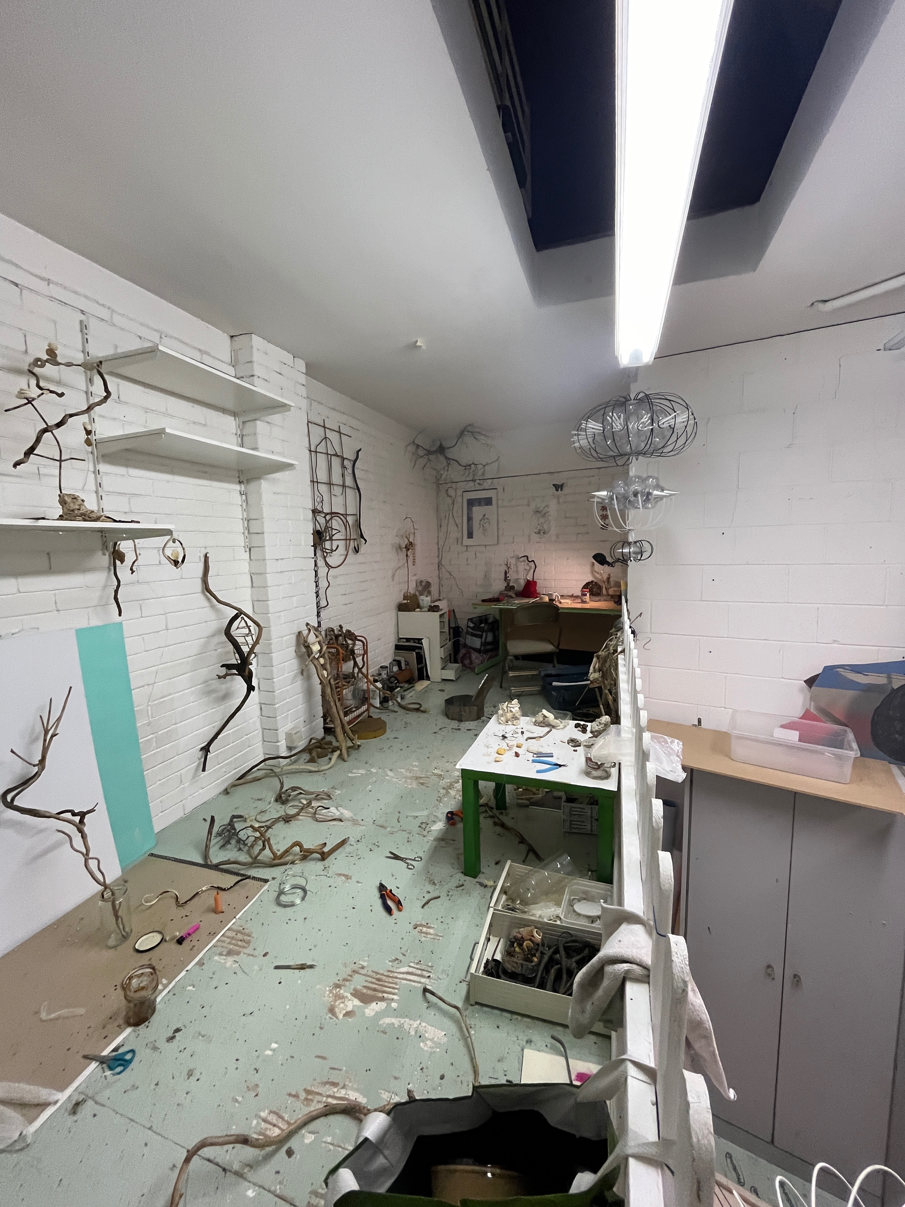 Cosy studio in Finsbury Park, sharing with two artist (painter and sculptor). The space includes big cabinets, heating on all winter, a reception (someone to collect parcels during the week), doorbell with intercom, skylight that can open and close, plugs, shared toilets, inside bike parking and shared kitchen (with fridge, microwave and kettle). £275/m (£825/m split by three people) includes bills. No wifi but you can pay extra for it (we just chose not to). Building open times are 7am - 10pm Monday - Sunday. Within the building there are artists, jewelry, architects, photographers and small businesses. It’s about a 10 minute walk from Finsbury Park station. Any questions or if you’d like to see the spaces email myself, Alice! in North London