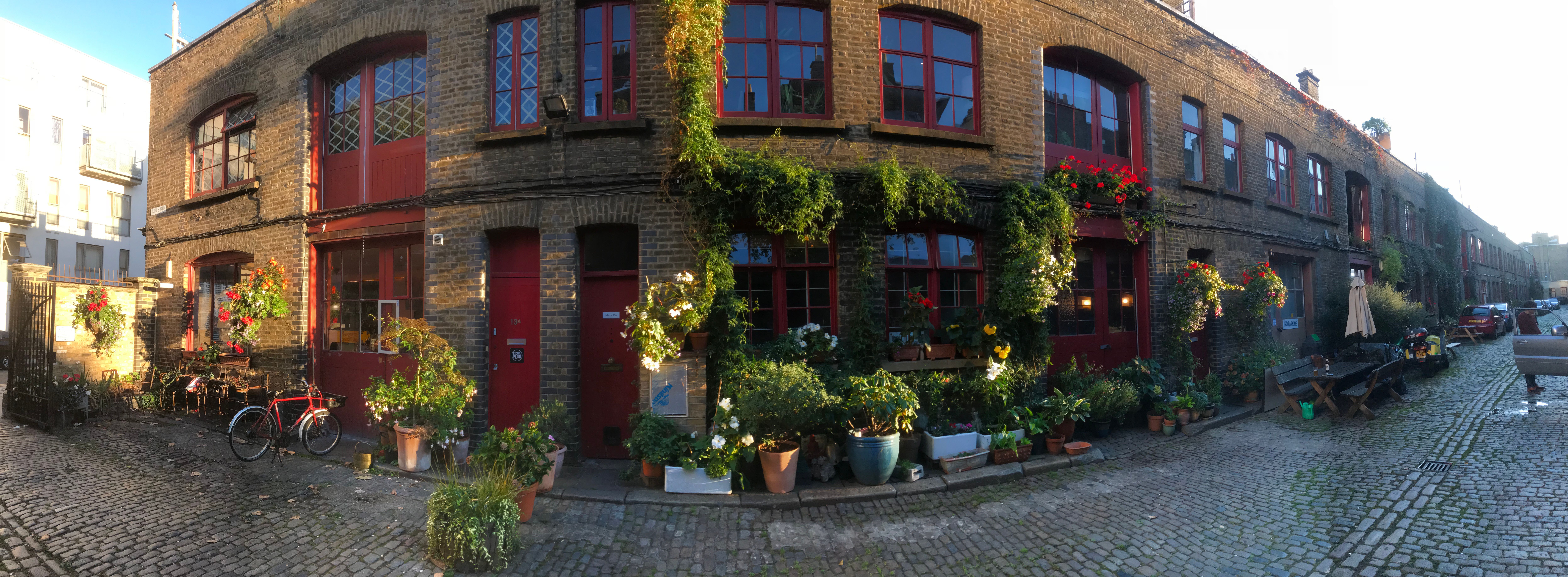 Creative desk / work spaces in Victorian mews yard - Kennington / Elephant & Castle photo 5
