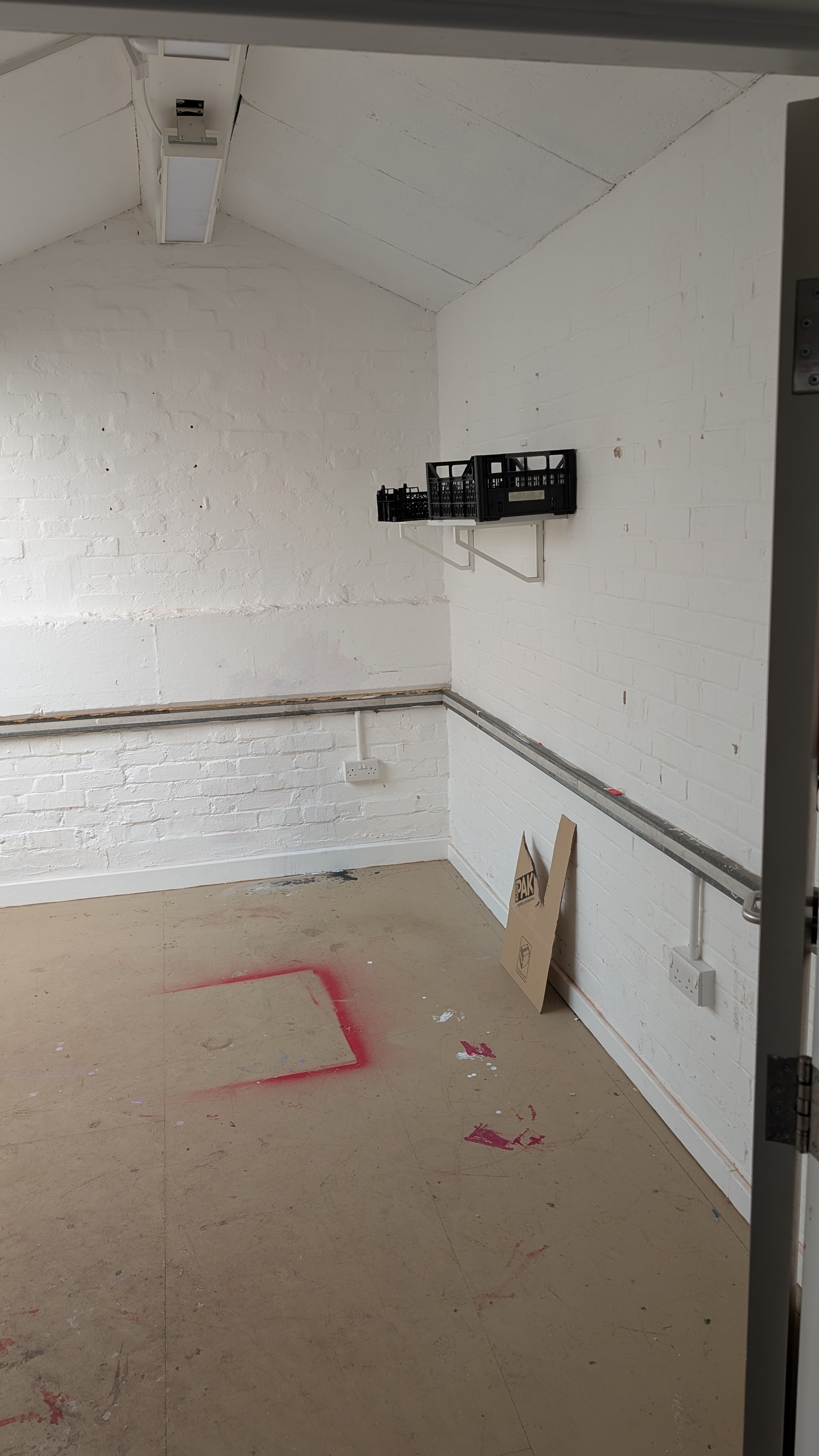 Bright spacious studio in Tottenham photo 2