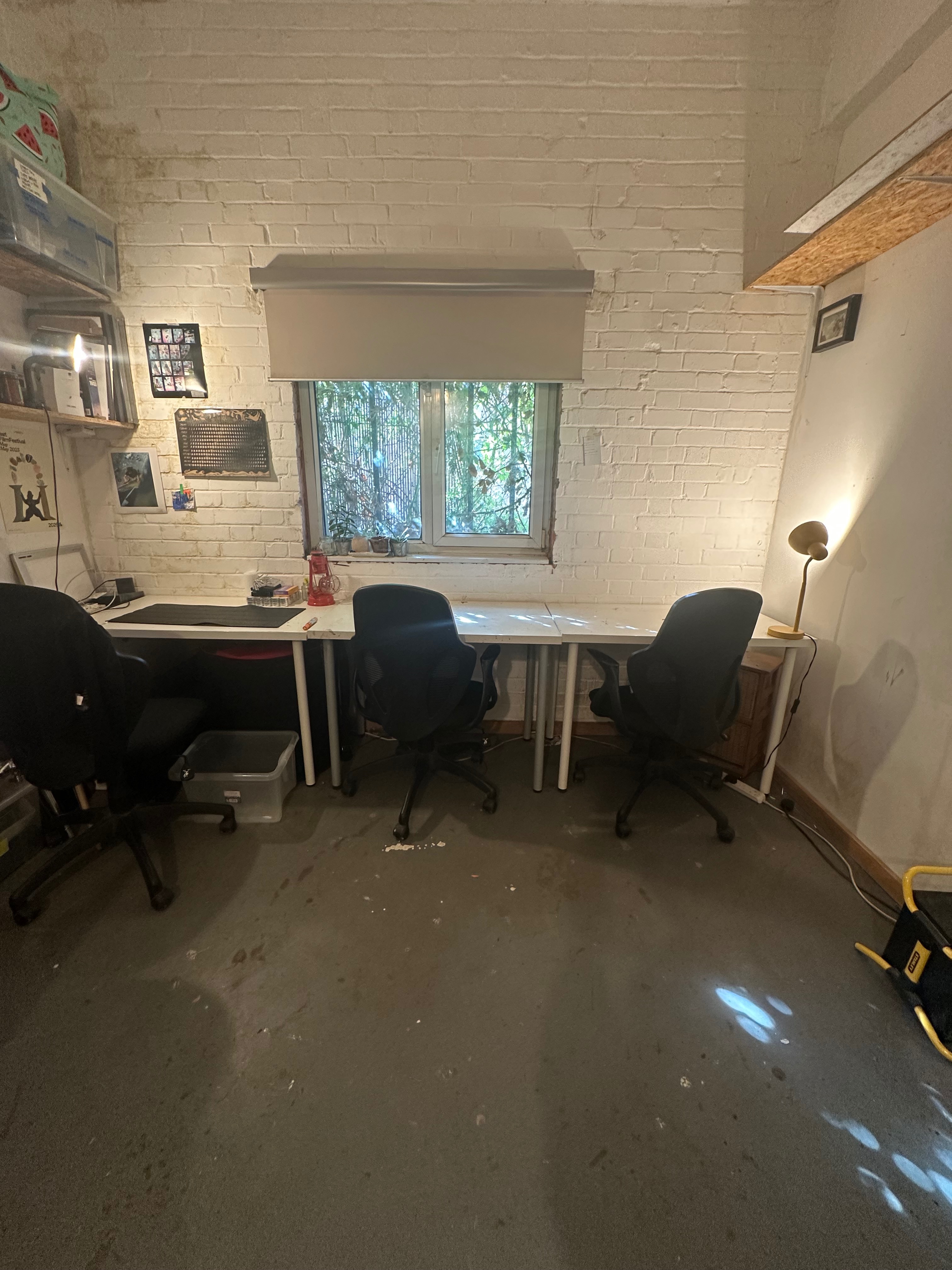 Desk available in shared studio, N15 photo 4
