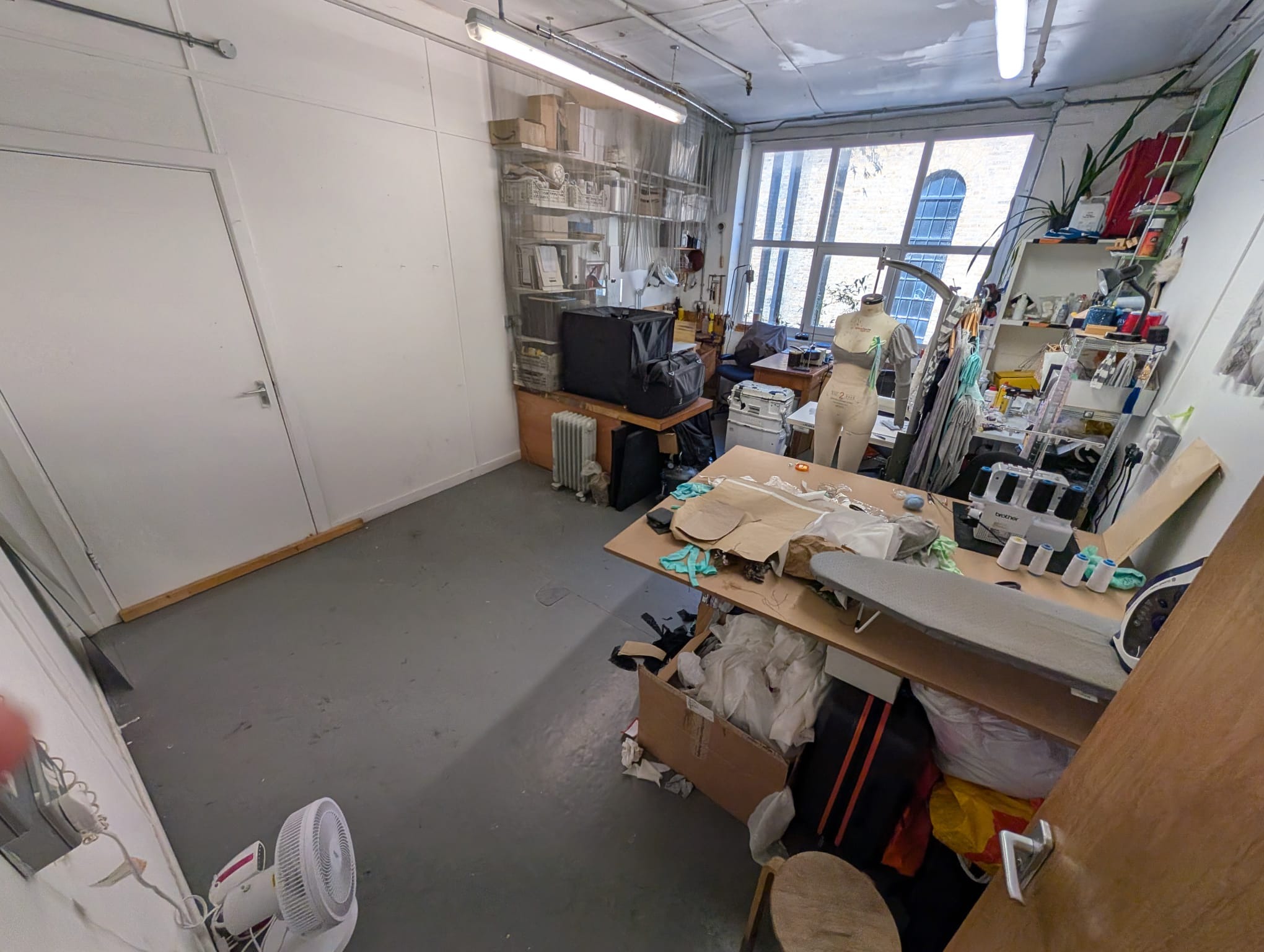 Corner of shared studio available to rent immediately. Sharing with 3 friendly jewellers, ideal for jewellers/painters/makers. Noise allowed, fumes/gas not. photo 3