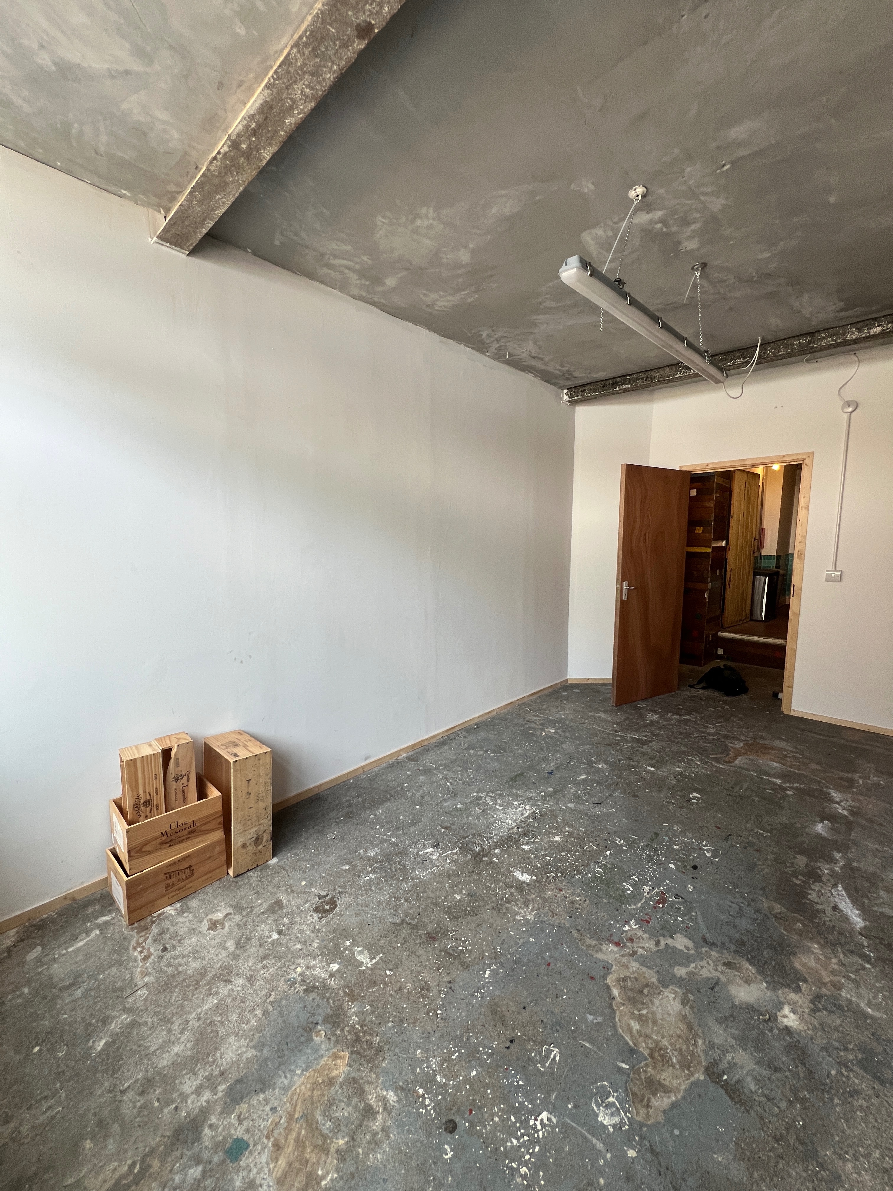 Ground floor lots of light private art studio photo 2
