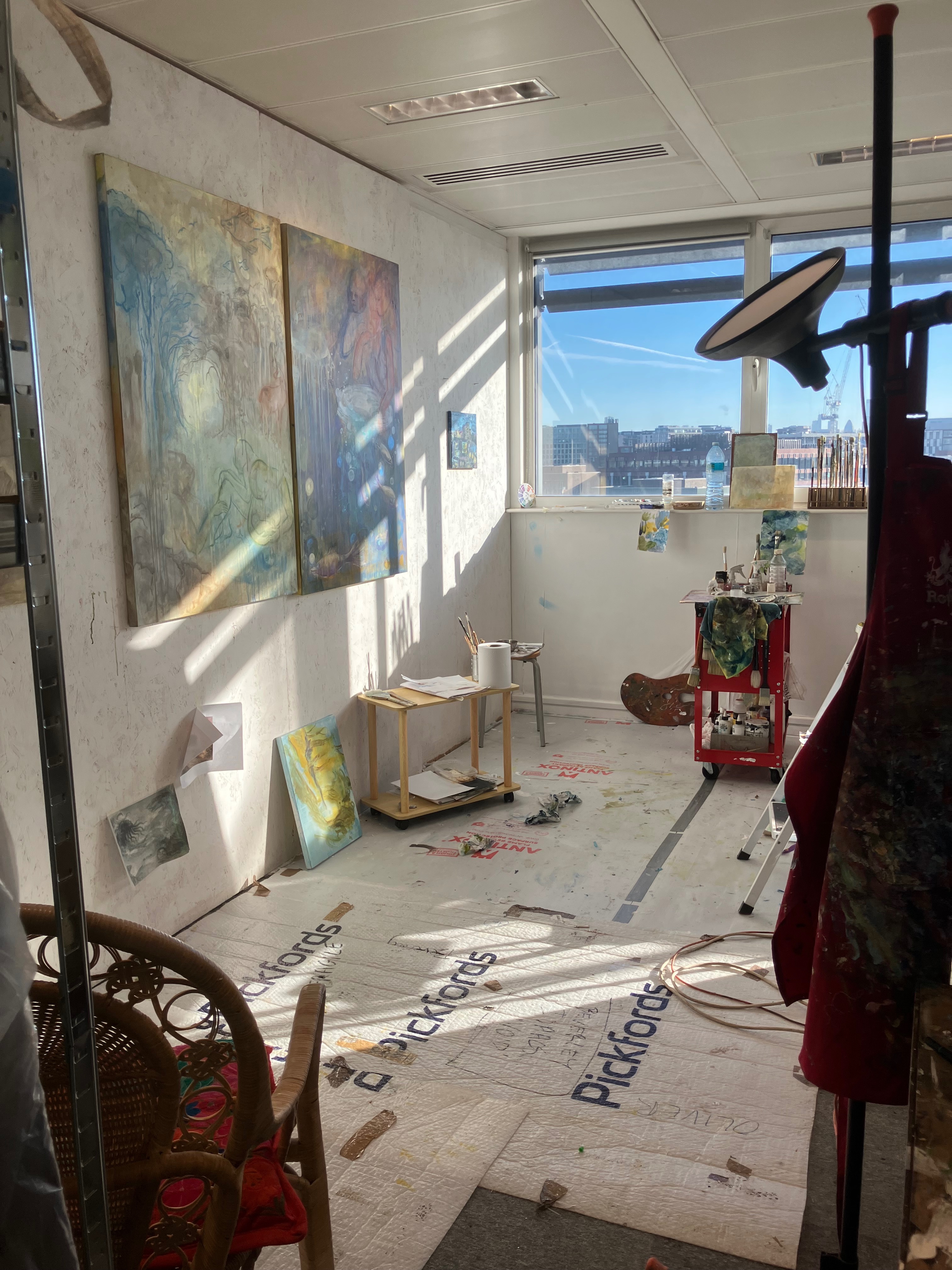 A bright and peaceful artist studio is available to sublet in the heart of Camden for 3+ months, with the possibility to extend. 24hr Access. The studio is filled with lots of natural light, making it an inspiring space to create, and it’s wonderfully quiet, despite being centrally located. You’ll be based in a vibrant building surrounded by a friendly community of fellow artists, perfect for both focus and connection. Move in ASAP. ✨ Flexible options: Half studio: £220 Full studio: £440 ✔️ All bills included photo 4