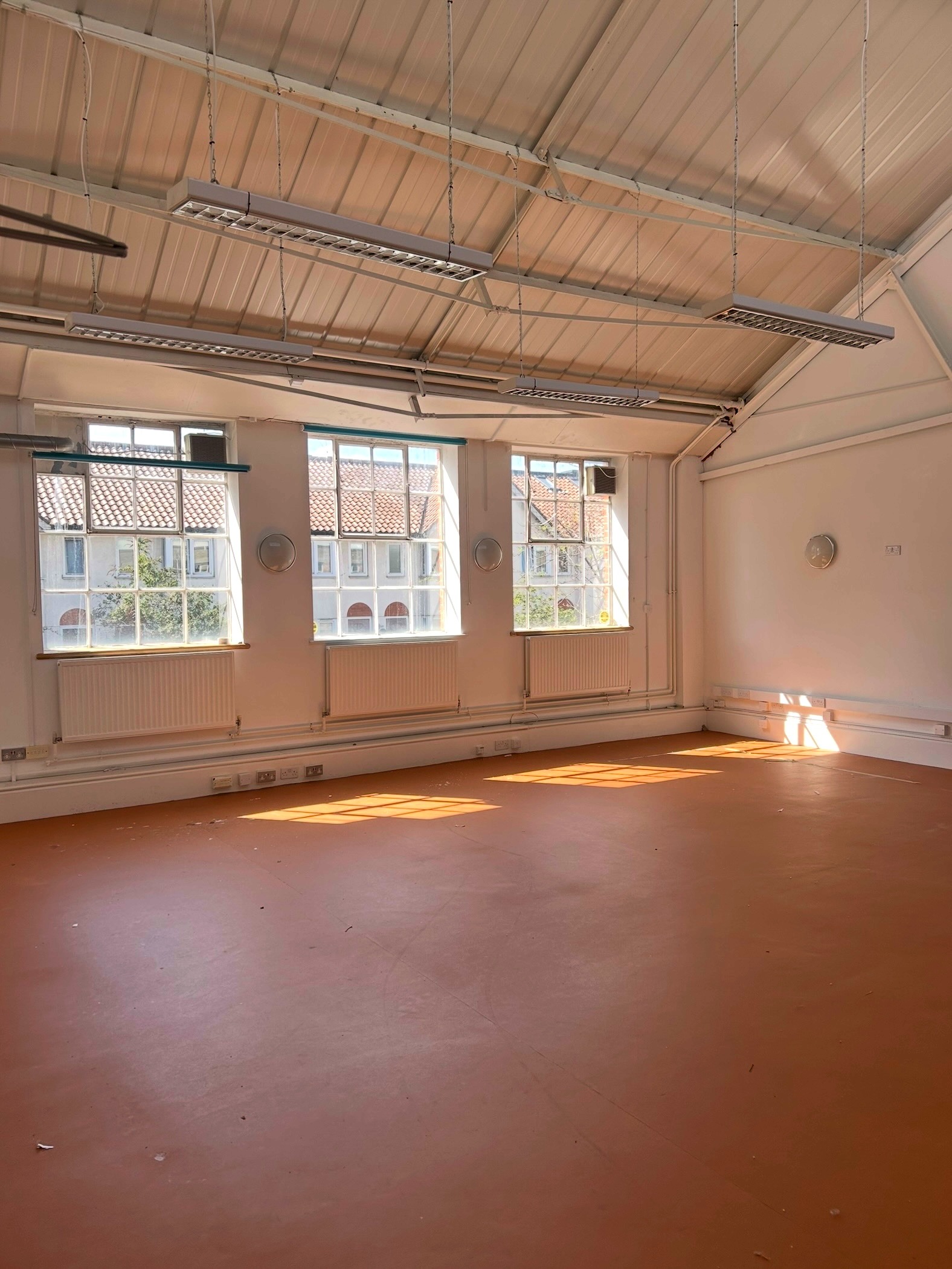 Tannery Arts: Large studio with high ceiling available immediately at in Oval. The building has a communal kitchen and large messy sink for washing brushes. in South London
