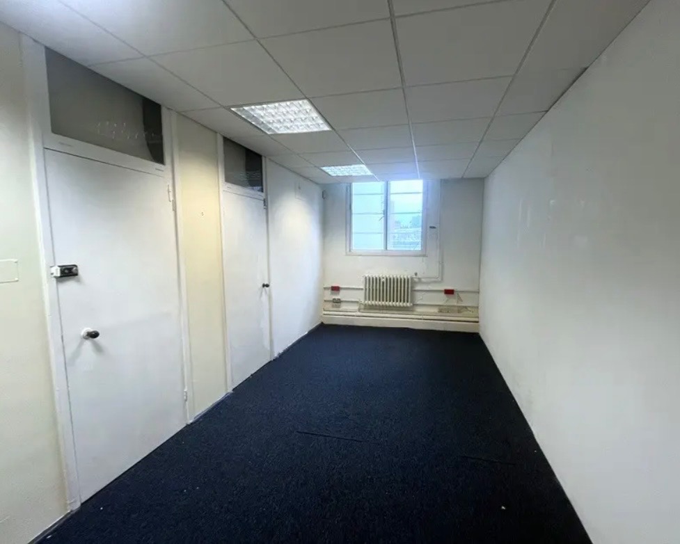 share studio with one person (oil painter). The building has 3 floors of studios, each floor with bathrooms and separate sink for brushes, kitchen and has a gallery space . The building can only accomodate fine arts and  designer makers practices s in South London