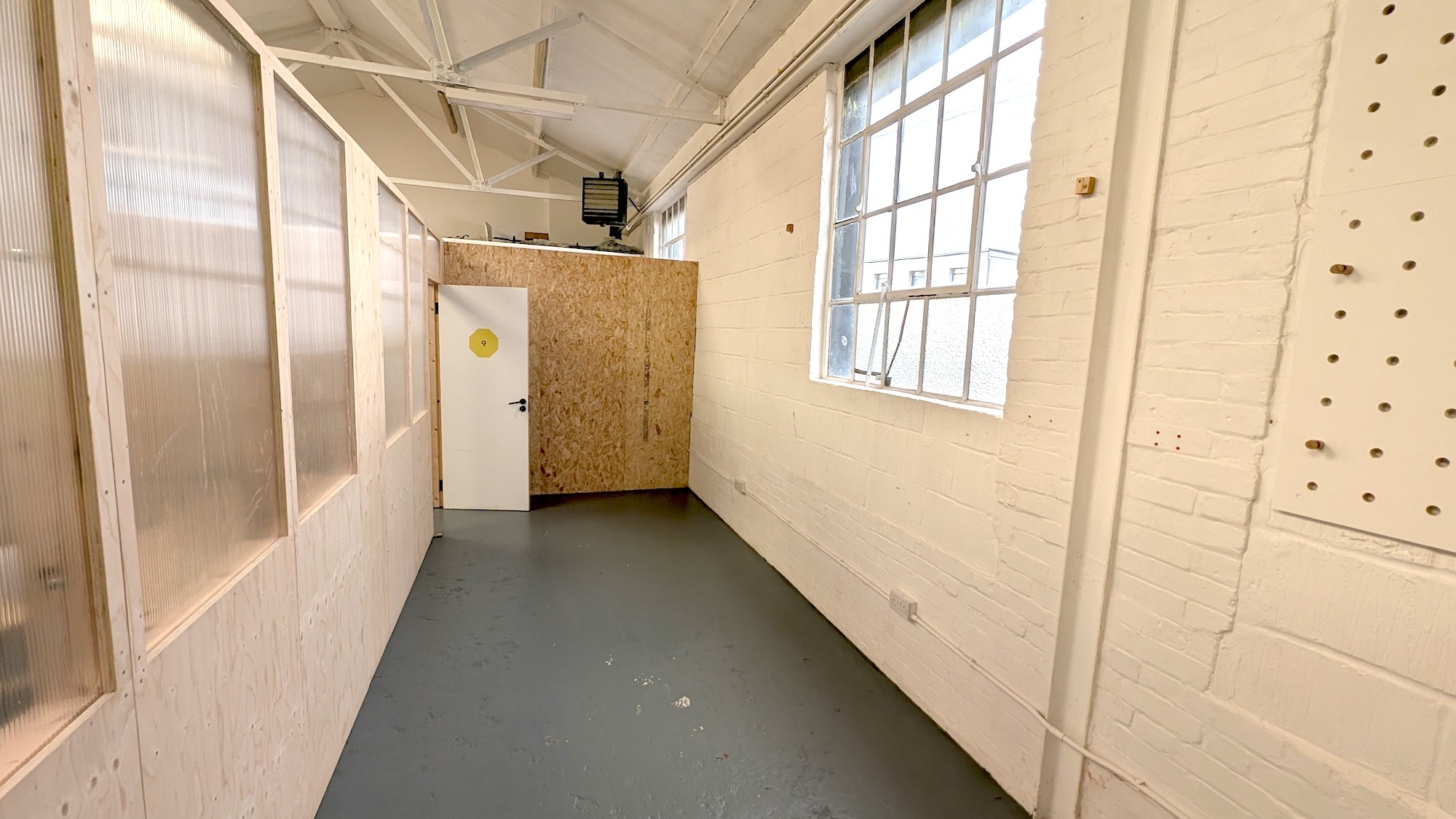 A bright spacious ground floor studio in Tottenham (available to share). Offers friendly community of creatives, bright communal area and a makers' yard (available to use upon a safety induction). Rent includes wifi, regular cleaning in the communal area and all utilities except electricity. Join a network of practicing artists and makers in a supportive, professional environment. photo 5