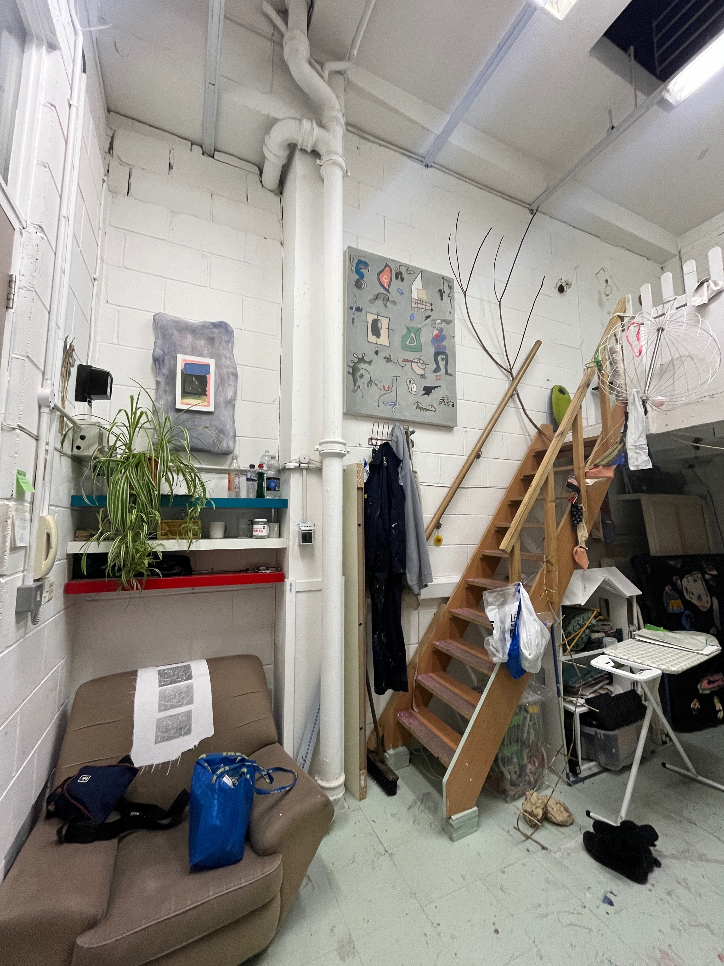 Cosy studio in Finsbury Park, sharing with two artist (painter and sculptor). The space includes big cabinets, heating on all winter, a reception (someone to collect parcels during the week), doorbell with intercom, skylight that can open and close, plugs, shared toilets, inside bike parking and shared kitchen (with fridge, microwave and kettle). £275/m (£825/m split by three people) includes bills. No wifi but you can pay extra for it (we just chose not to). Building open times are 7am - 10pm Monday - Sunday. Within the building there are artists, jewelry, architects, photographers and small businesses. It’s about a 10 minute walk from Finsbury Park station. Any questions or if you’d like to see the spaces email myself, Alice! photo 2