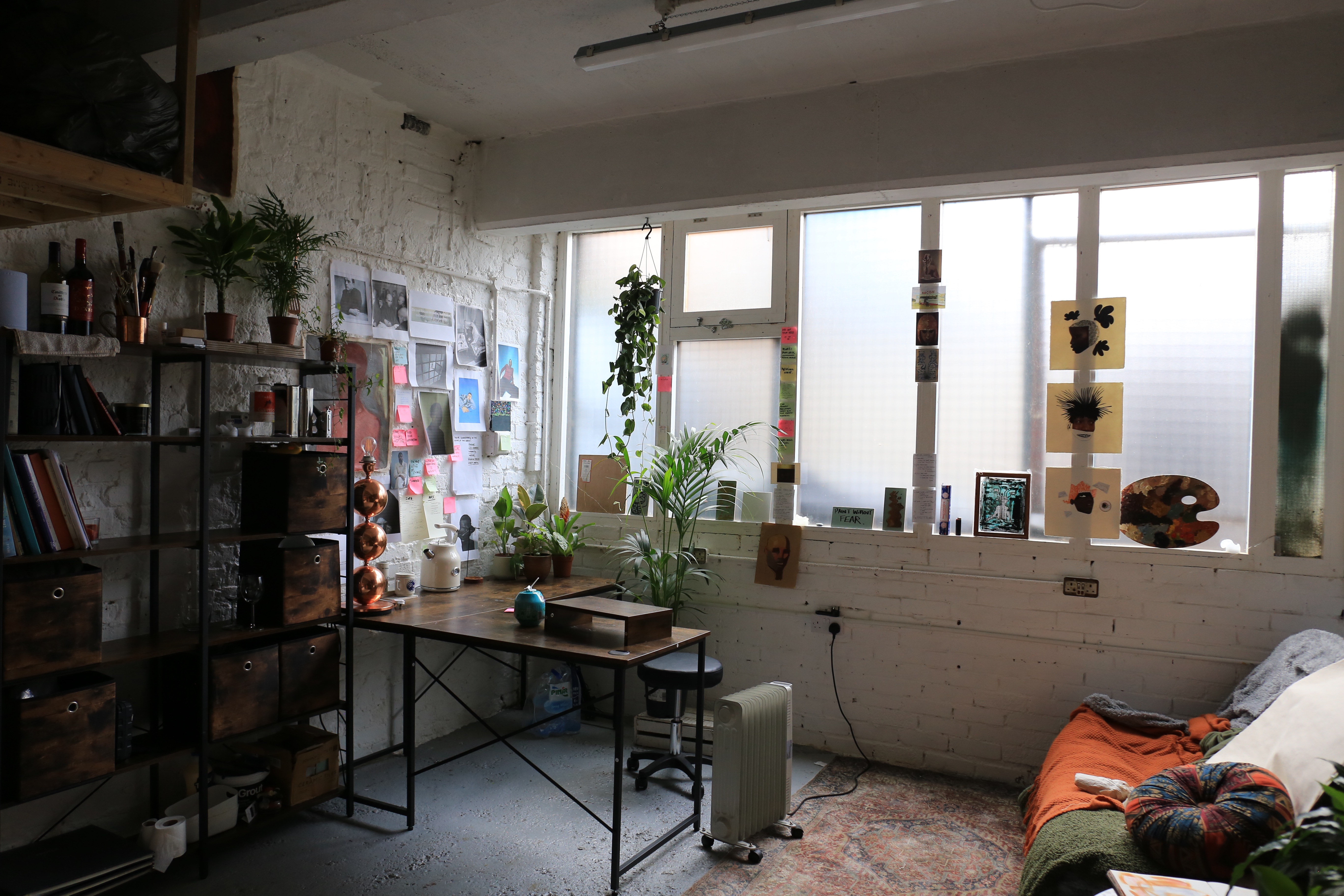 160 sq ft studio , large windows , natural light , April 1st. Haringey. photo 3