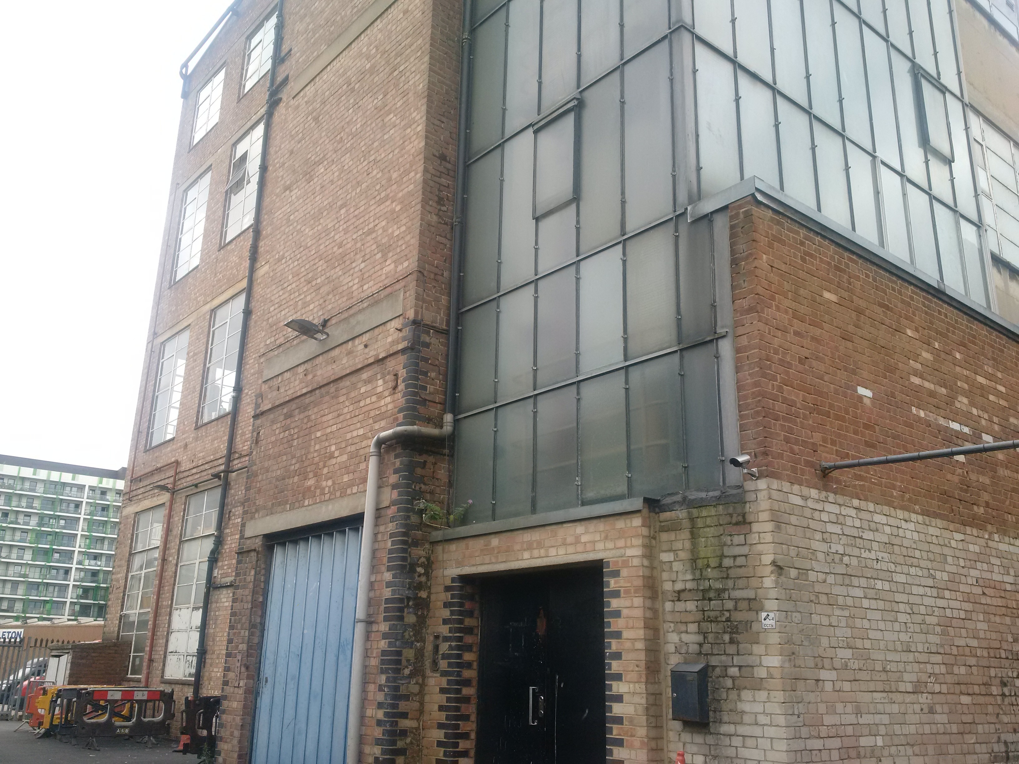 A bright (natural light) self contained studio sublet available in East London