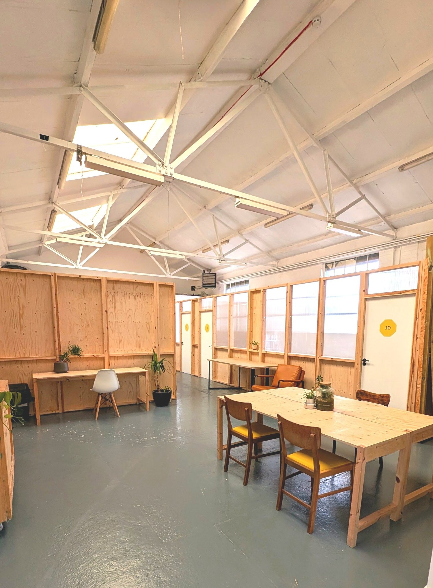 Bright spacious studio in Tottenham in North London