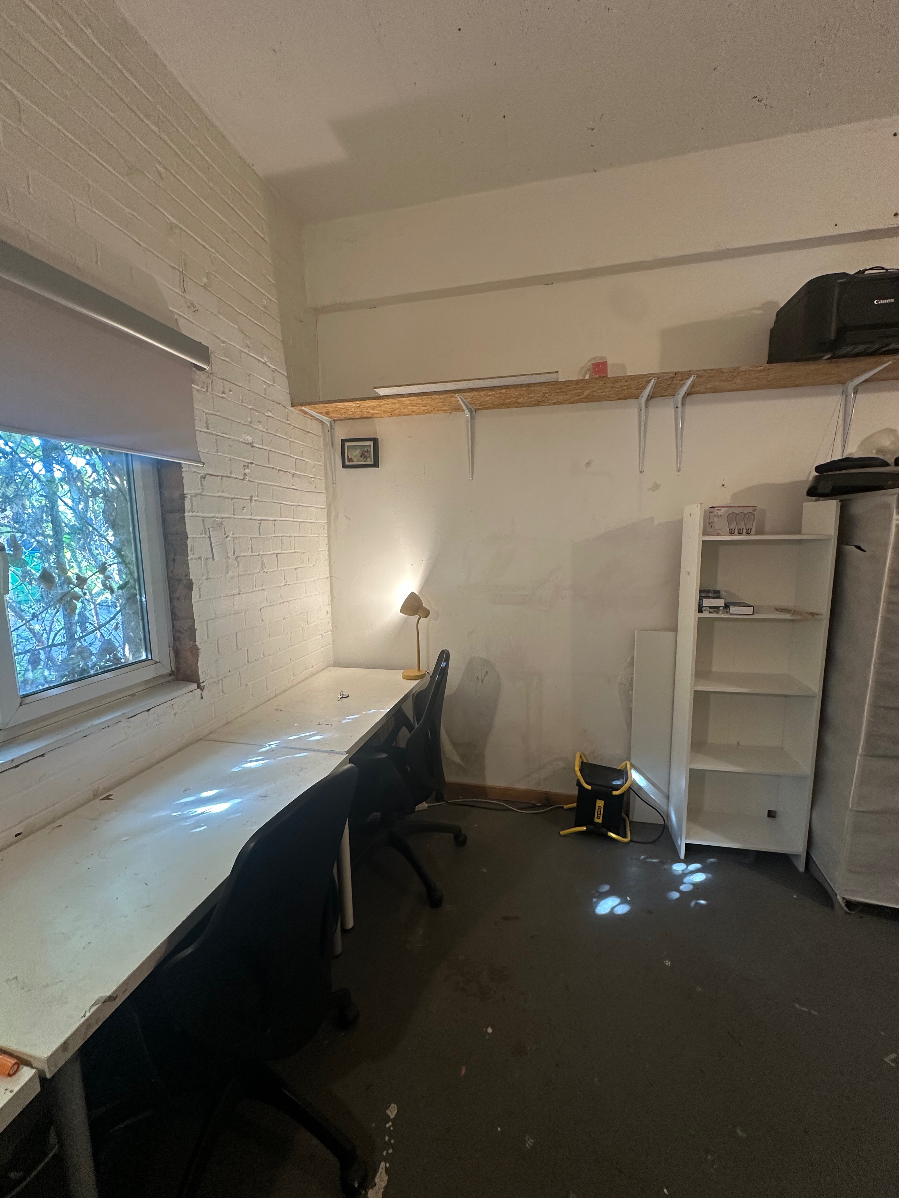 Desk available in shared studio, N15 in North London